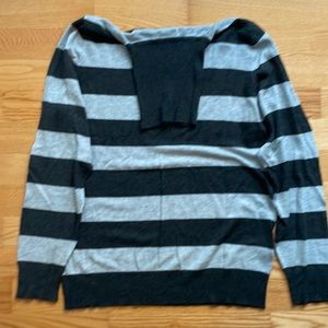 Joseph A turtleneck sweater. Size L. Rayon/Nylon blend